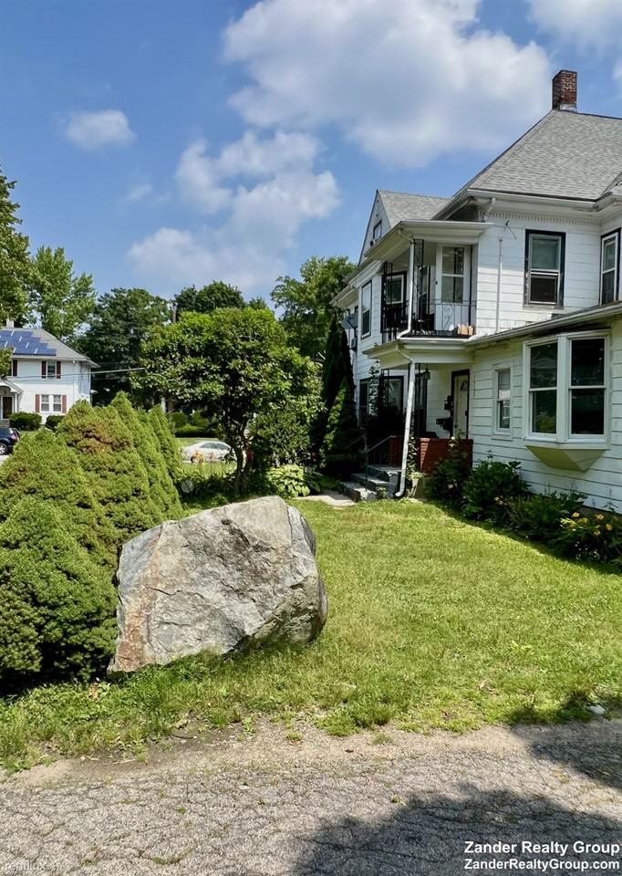 400 Spring St #1 - Photo 2 of 6