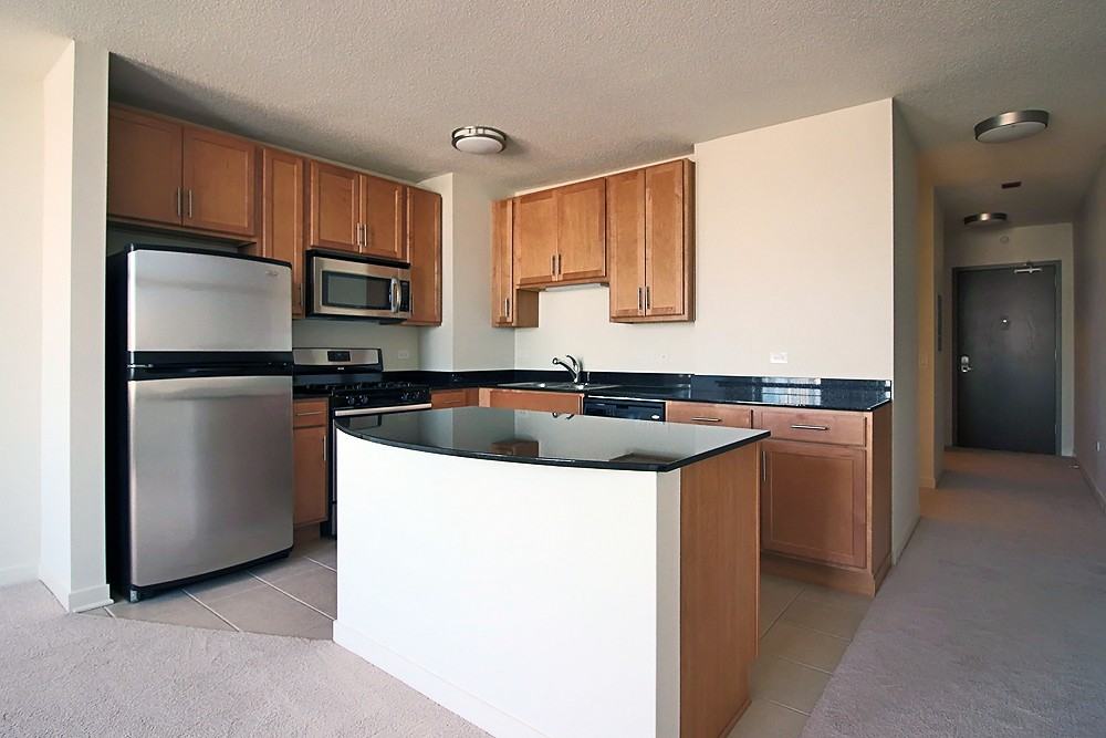 555 W Kinzie St - Photo 2 of 33