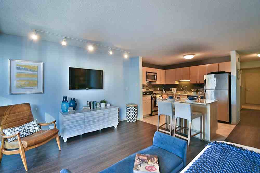 225 N Columbus Dr - Photo 5 of 33