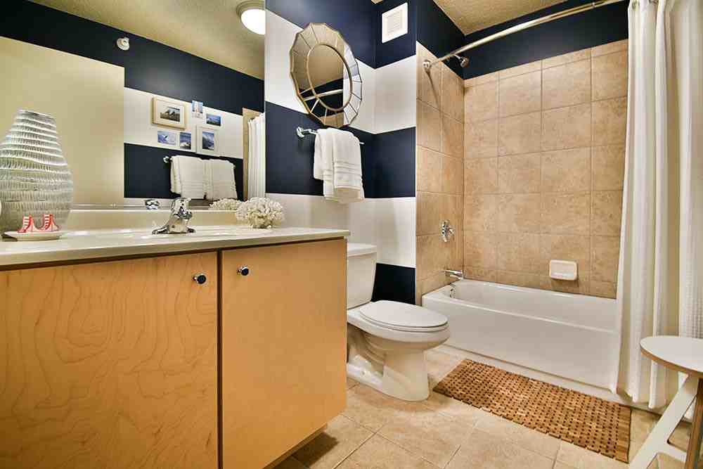 225 N Columbus Dr - Photo 2 of 26