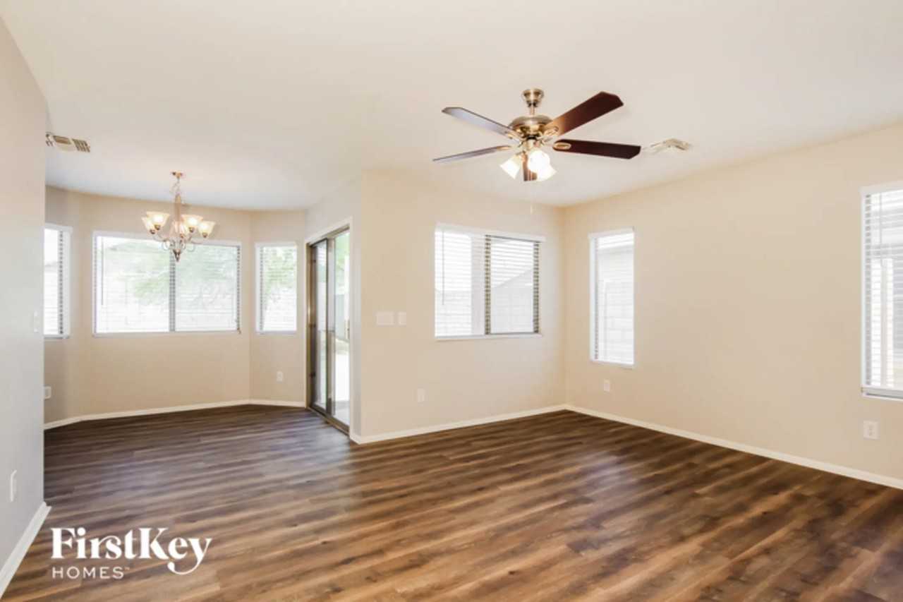 23668 W Parkway Dr - Photo 3 of 15