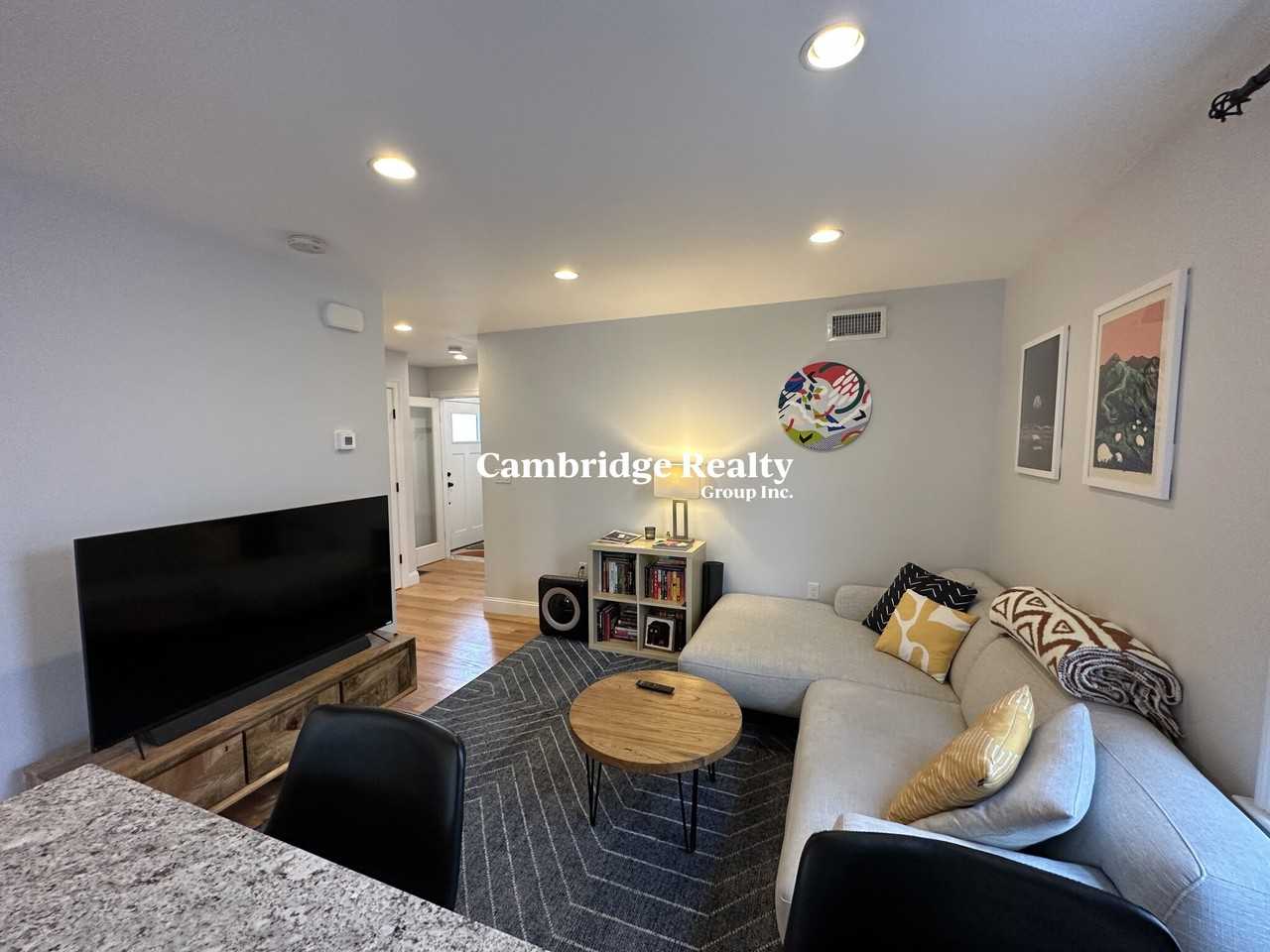 35 Porter St #1T - Photo 4 of 17