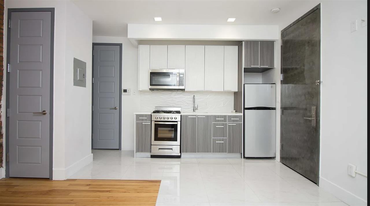 119 Albany Ave #1F