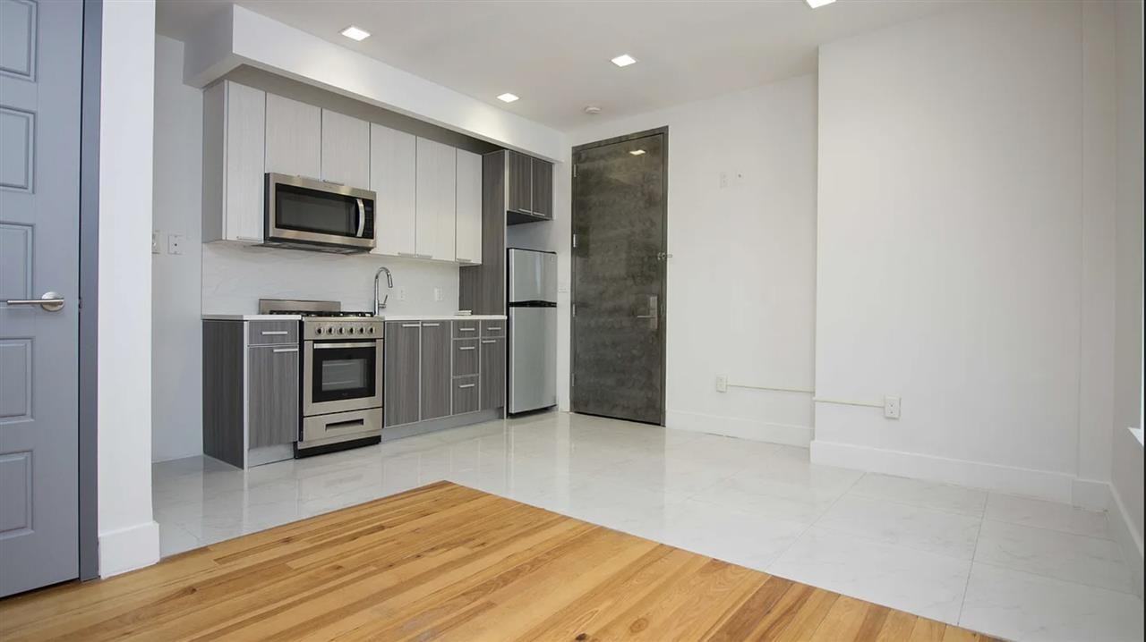 119 Albany Ave #1F - Photo 2 of 11