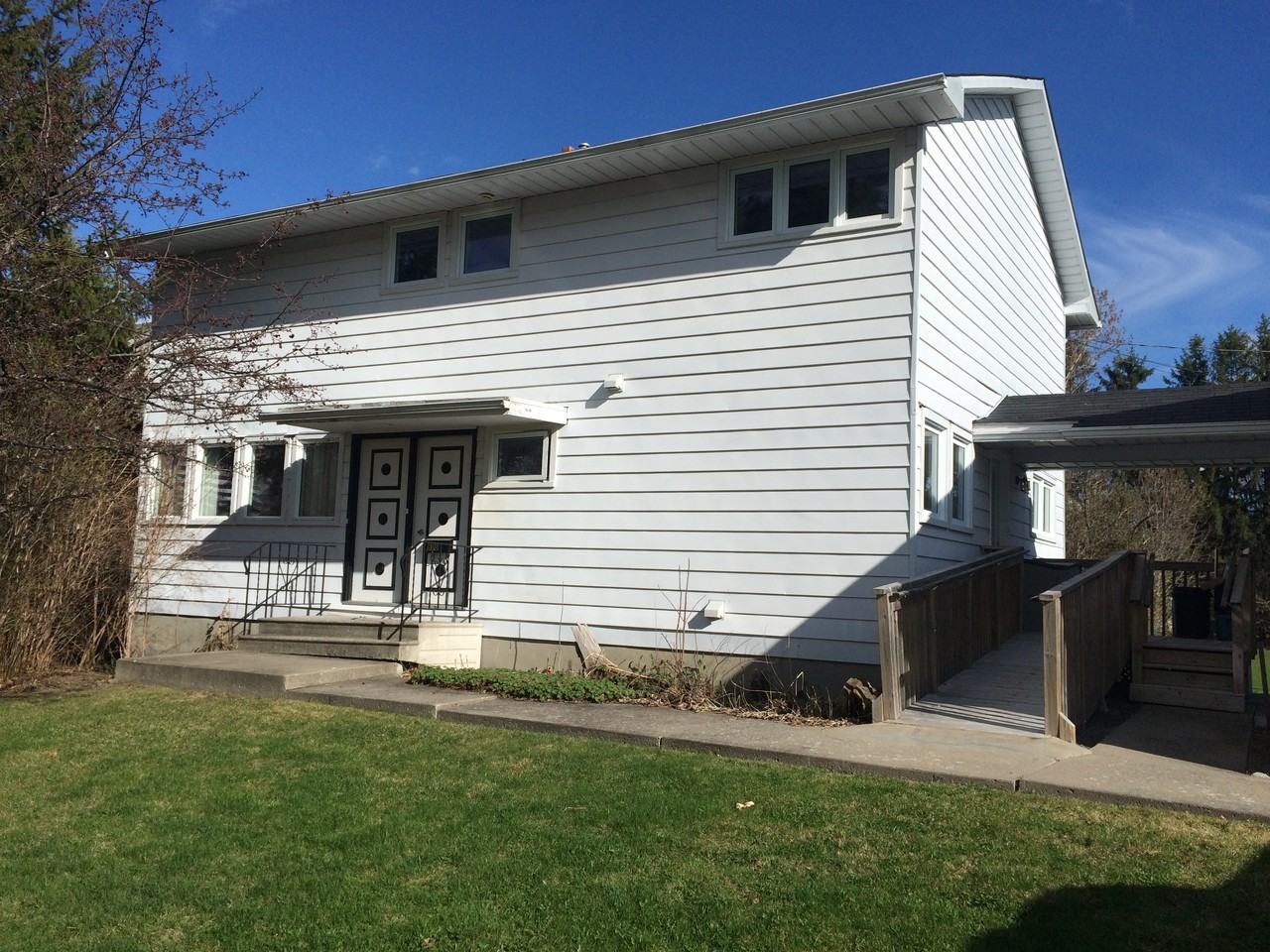 890 Greenbriar Avenue, Ottawa, ON K2C 2B4, CAN 4 bedroom House Rental