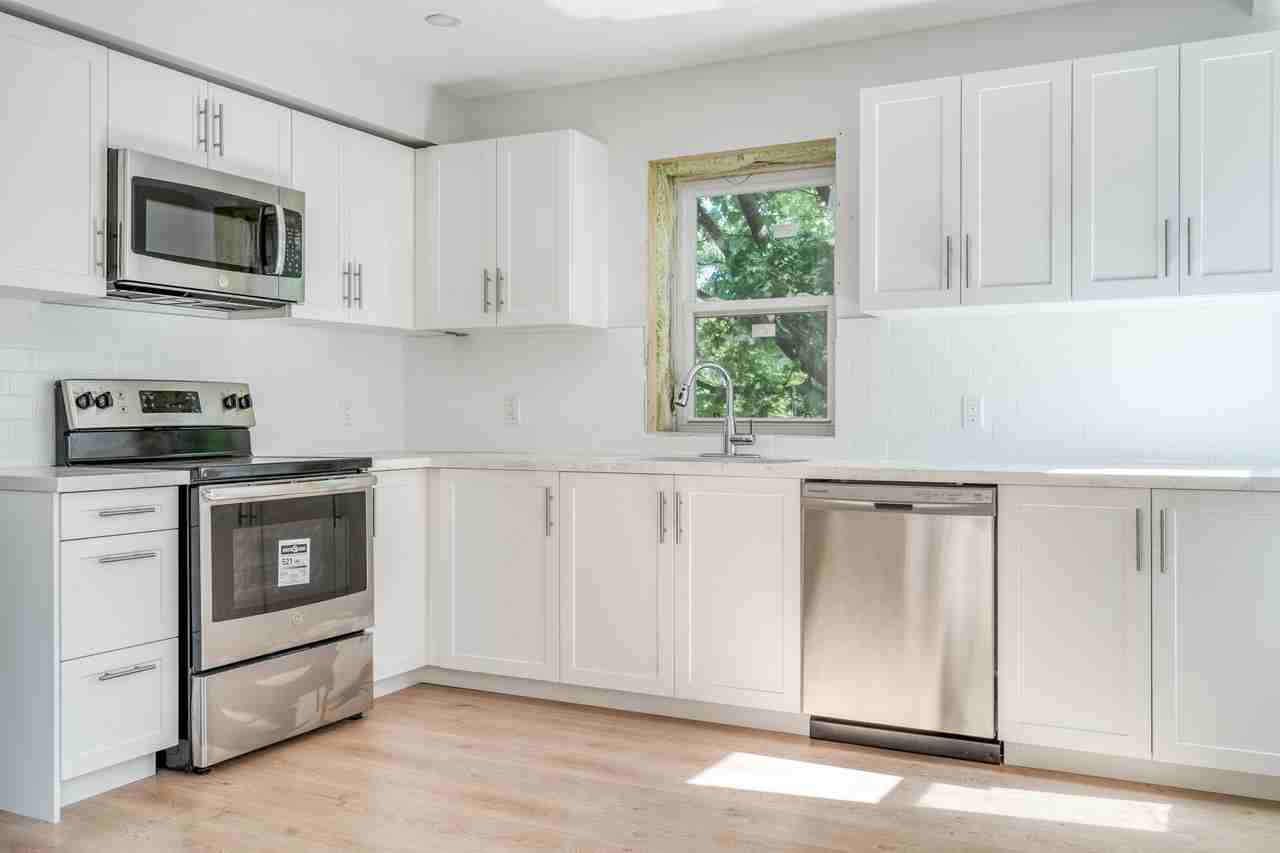 195 Wentworth Street S - Photo 2 of 14