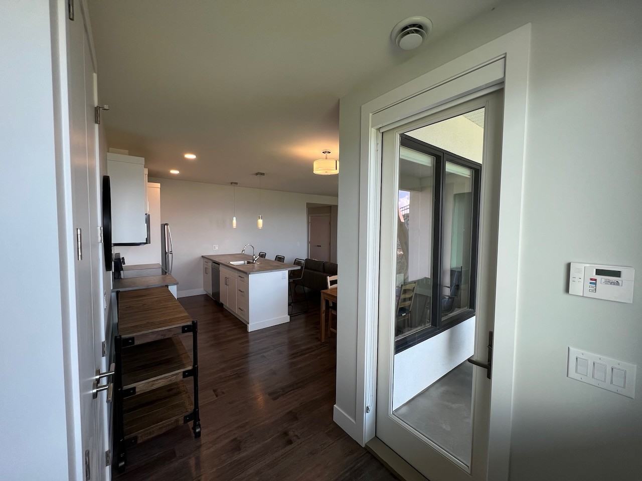 1028 Clarance Avenue - Photo 3 of 8