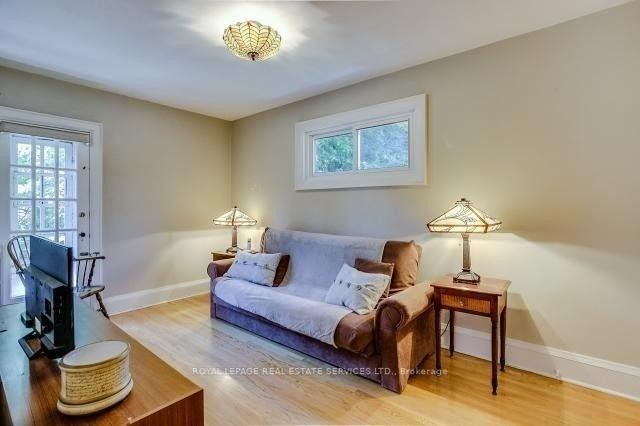 9 Duplex Crescent ## - Photo 2 of 6