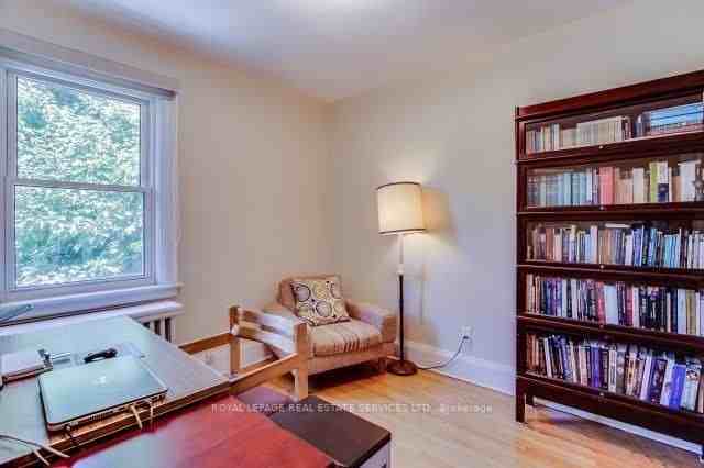 9 Duplex Crescent ## - Photo 3 of 6