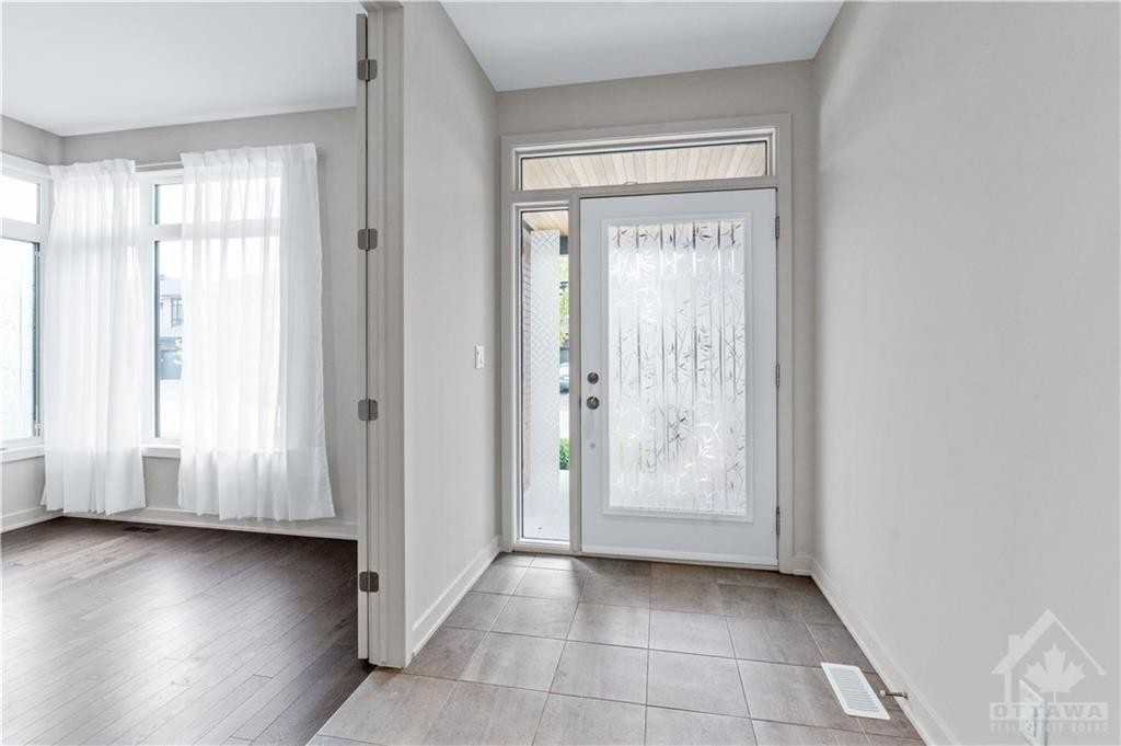 945 Islington Way - Photo 3 of 29