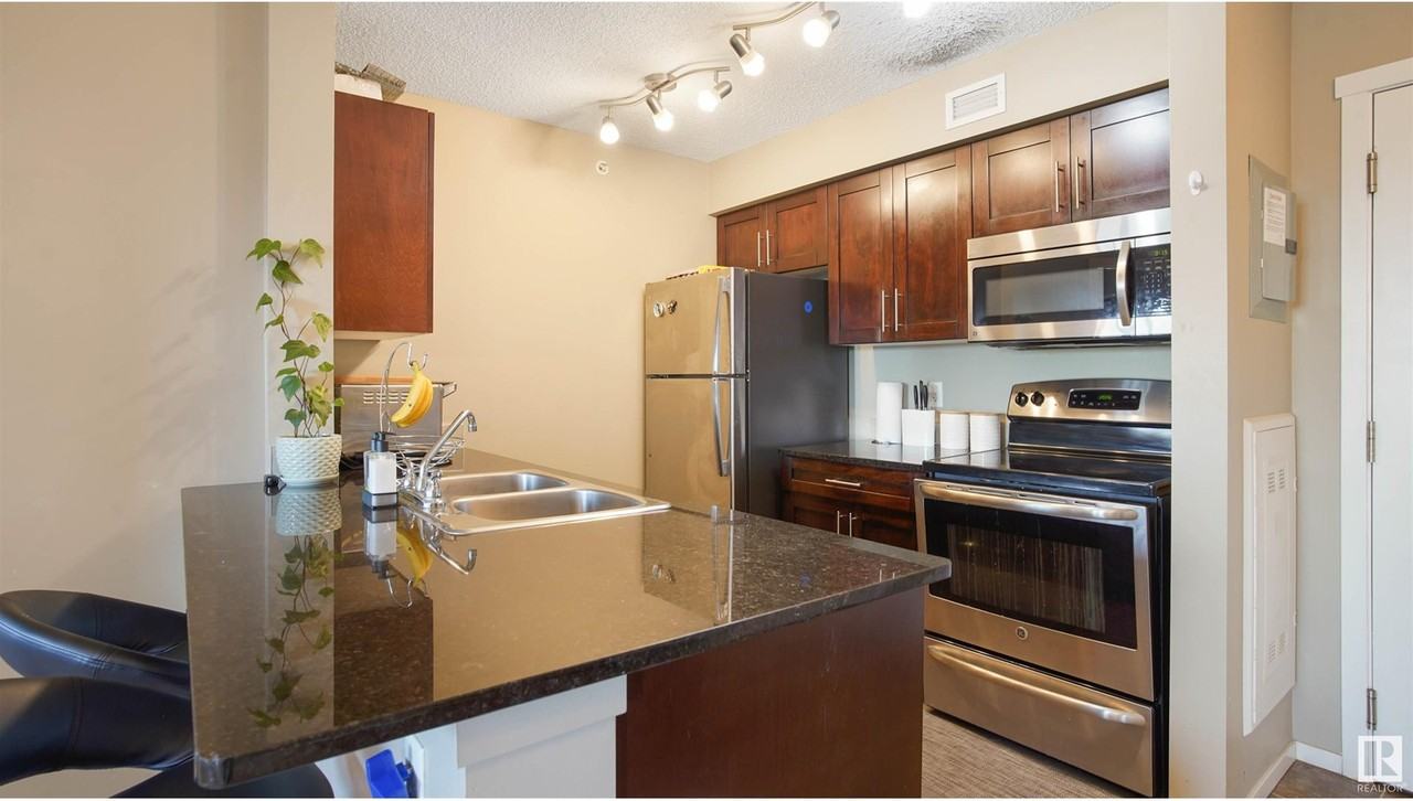 2 Bedroom + Den 2 Bathroom in Walker Lake - Photo 3 of 16