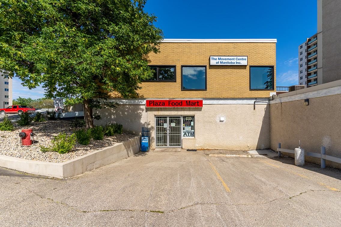 Riverside Plaza Apartments 1660 Henderson Hwy, Winnipeg, MB R2G 1H7