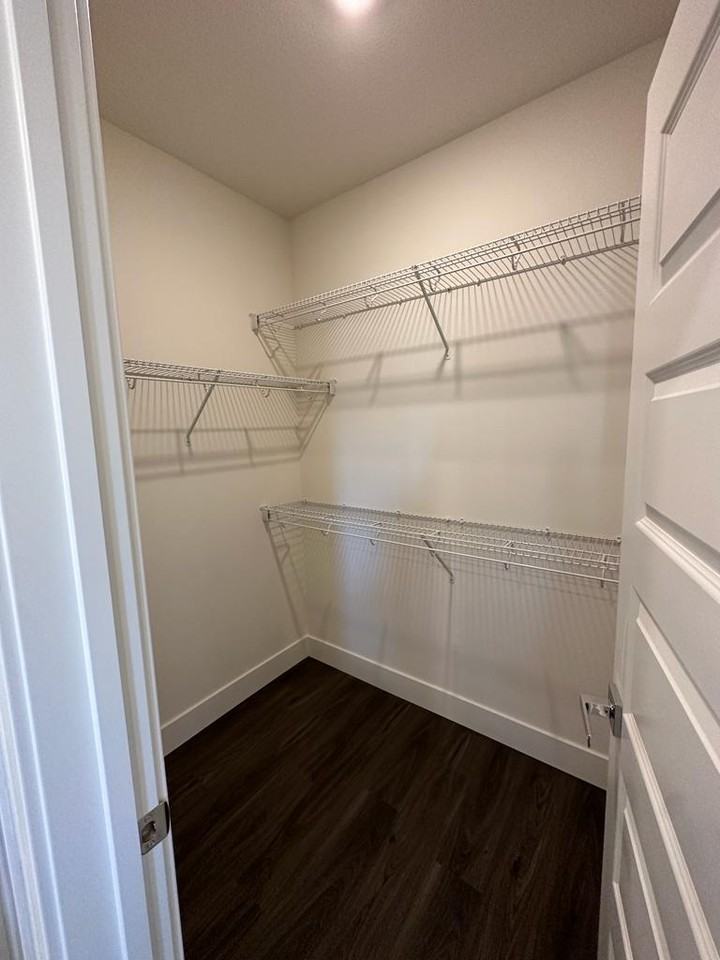 922 Mountain Ash Ter - Photo 2 of 19