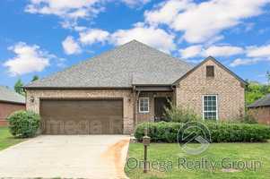 featured image of 252 Chesser Park Dr