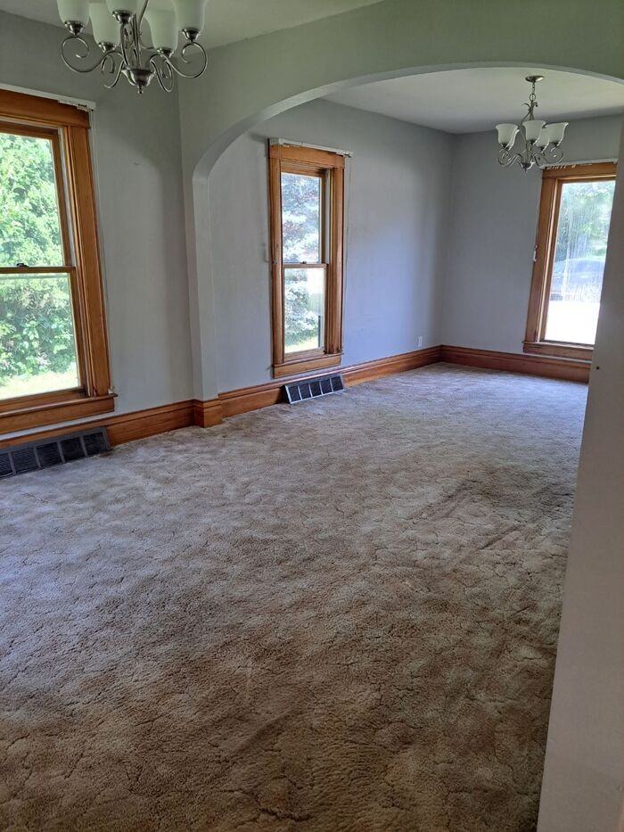 209 S Illinois St - Photo 2 of 6