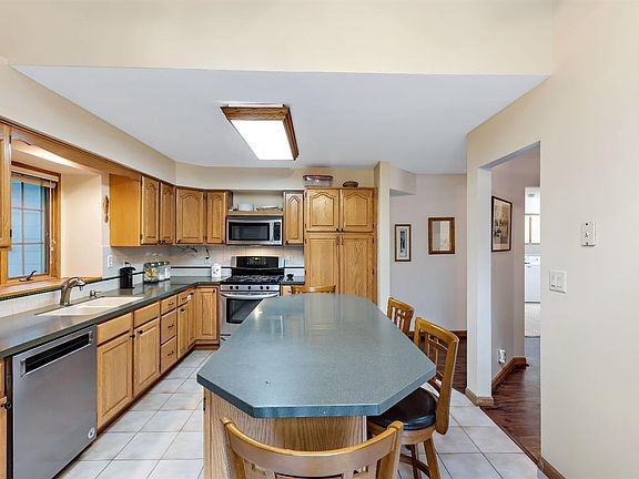 586 Cheyenne Ct #NA - Photo 2 of 15