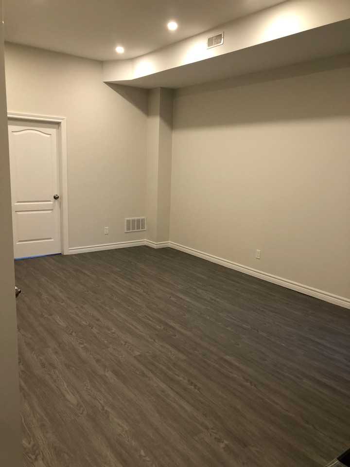 Downtown One Bedroom with Ensuite bathroom in Kensington Market