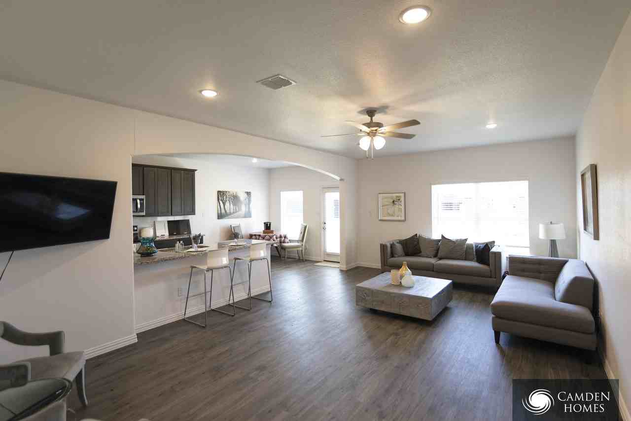 110 Maple Leaf Dr - Photo 2 of 7