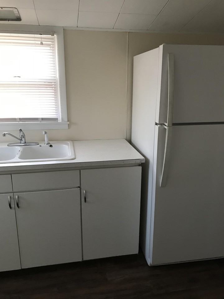 406 N Bismark Ave #1 - Photo 5 of 7
