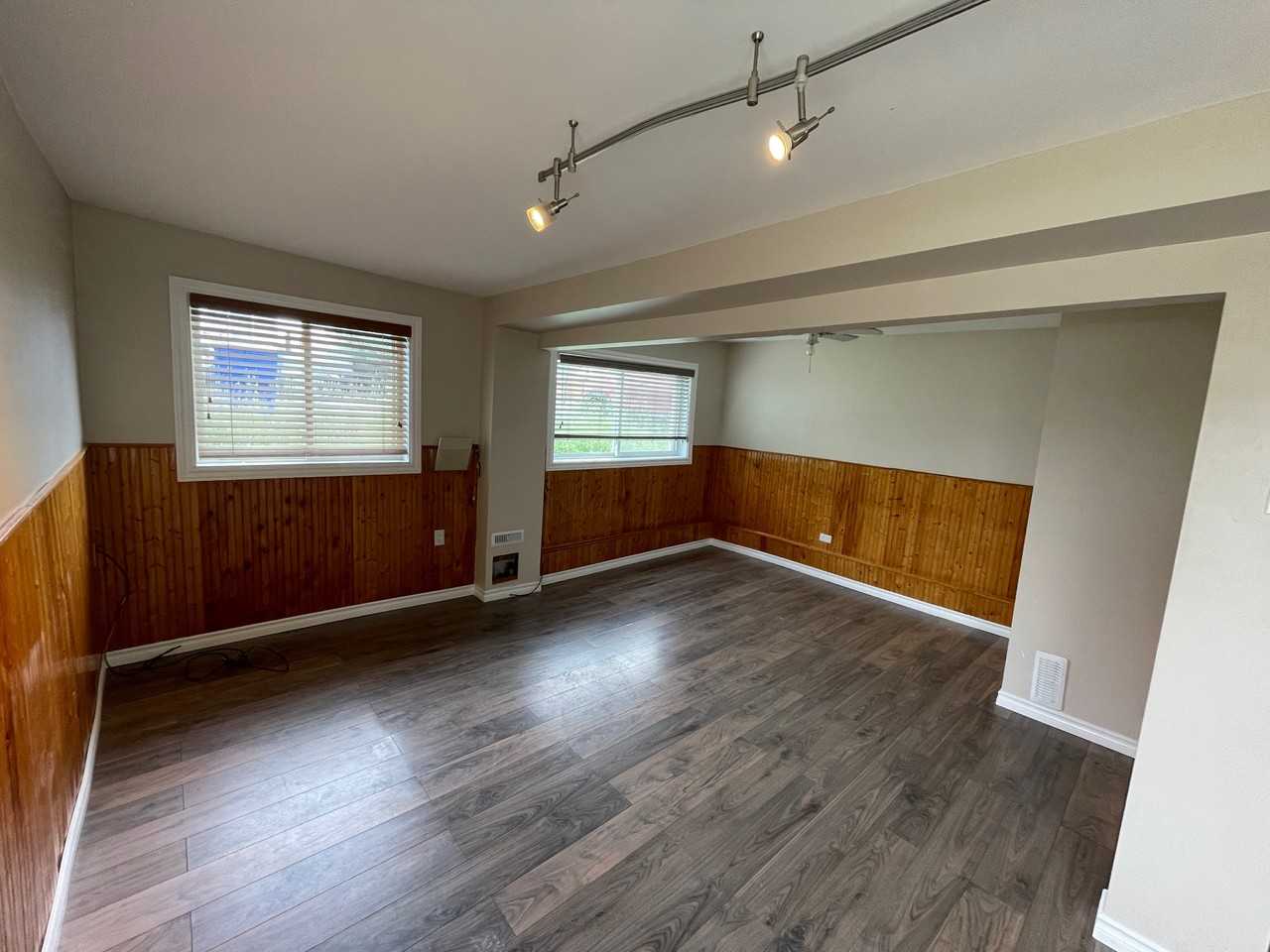 317 Maple St N - Photo 2 of 13