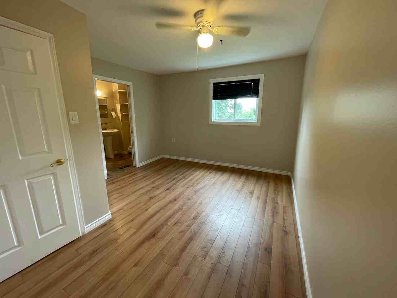 317 Maple St N - Photo 3 of 13