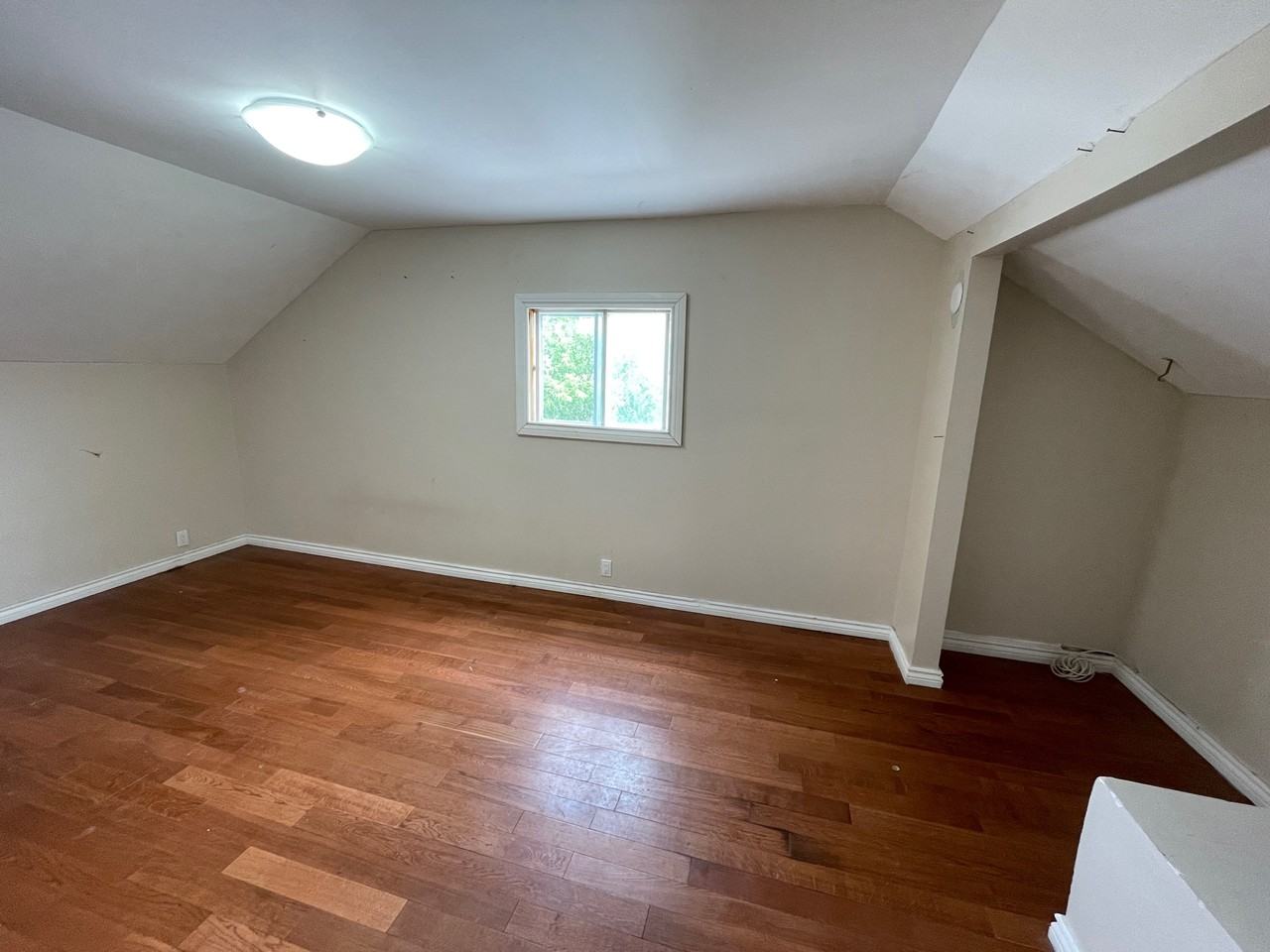 99 Maple St S - Photo 2 of 12