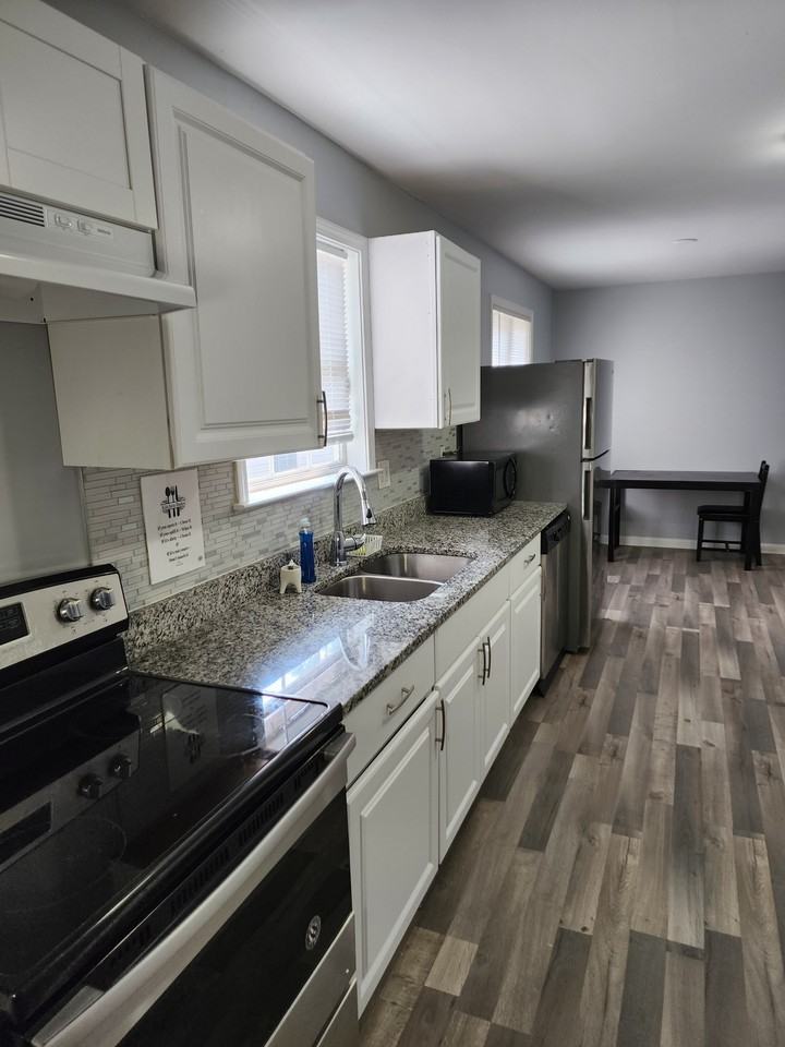 1123 Jones Ave Nw - Photo 3 of 23