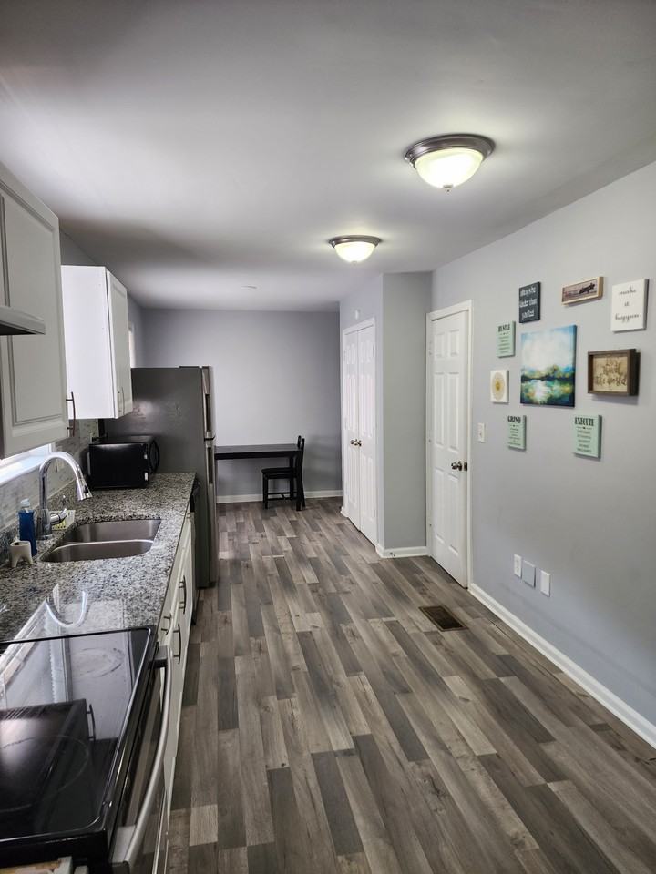 1123 Jones Ave Nw - Photo 4 of 23