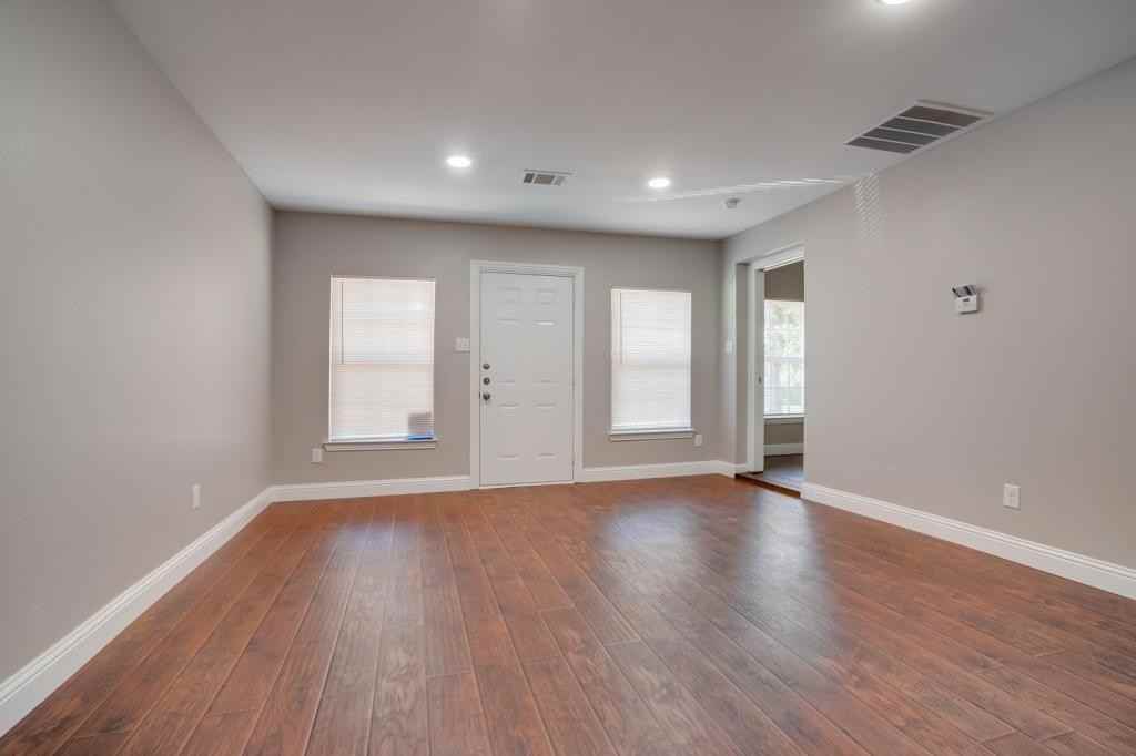 3402 Lawnview Apartment - Photo 2 of 9