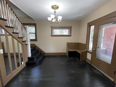 1046 Haskell Ave - Photo 2 of 14