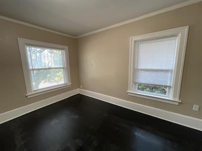 1046 Haskell Ave - Photo 3 of 14