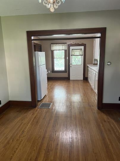 323 Pekin Ave - Photo 2 of 13