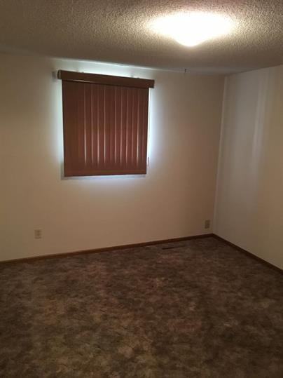 411 W Jewell St - Photo 3 of 10