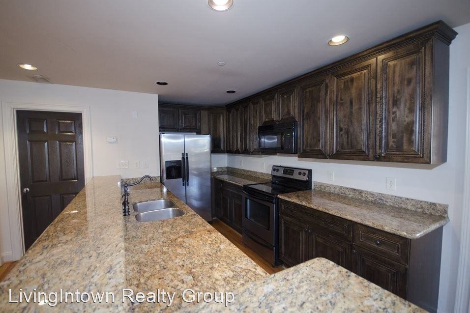 685 Penn Avenue - Photo 2 of 8