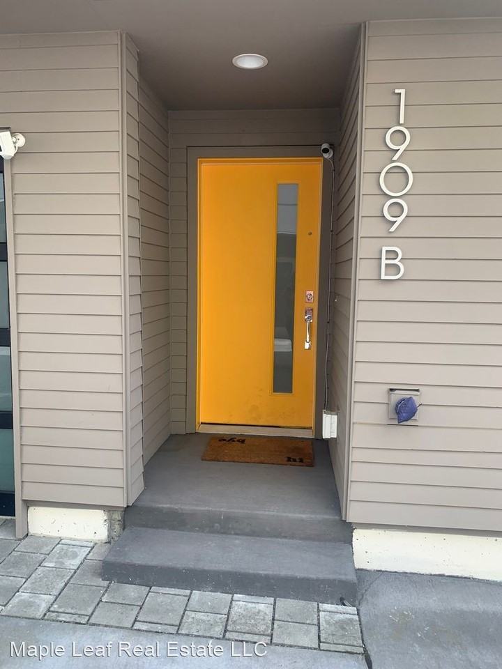 1909 25th Ave S #B - Photo 3 of 35