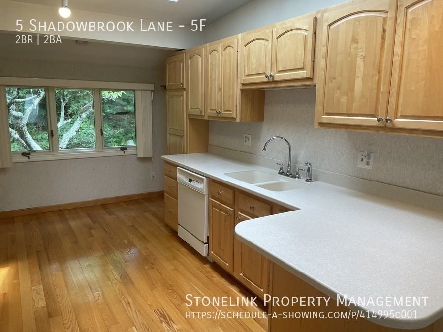 5 Shadowbrook Ln #5F - Photo 2 of 25