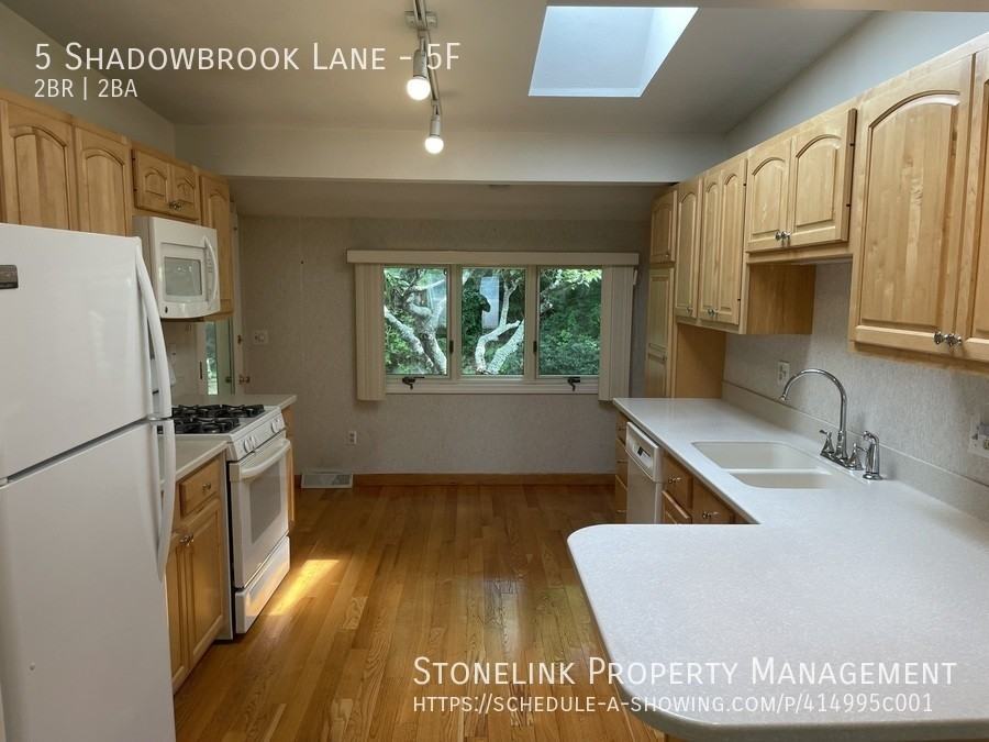 5 Shadowbrook Ln #5F - Photo 3 of 25