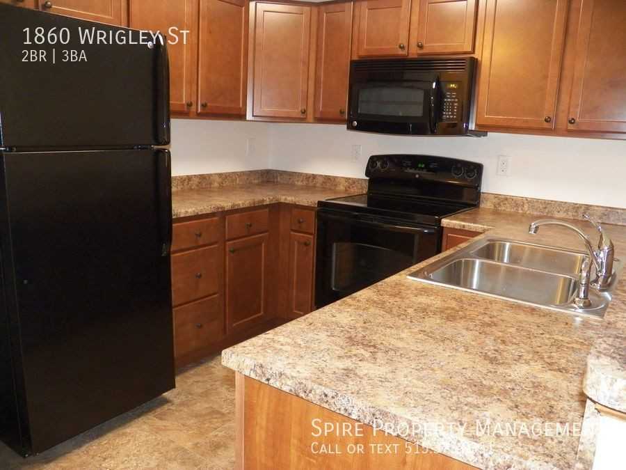 1860 Wrigley St - Photo 3 of 14