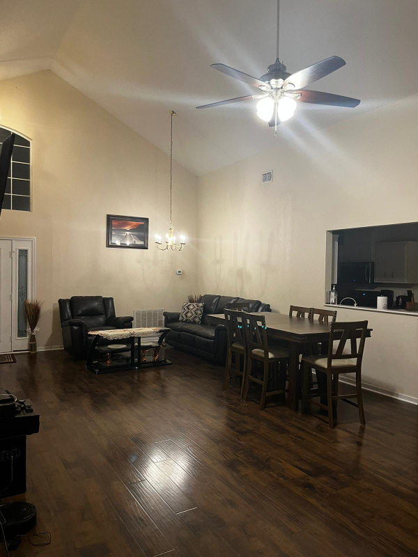 1048 Winter Ln - Photo 3 of 11