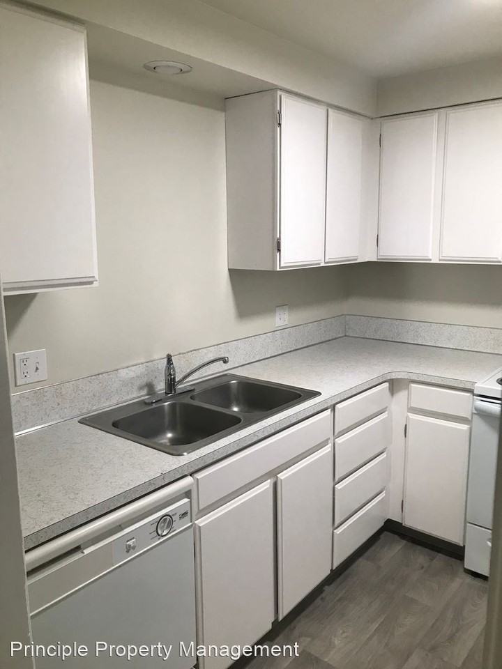 329 SW 10th Street - Photo 2 of 12