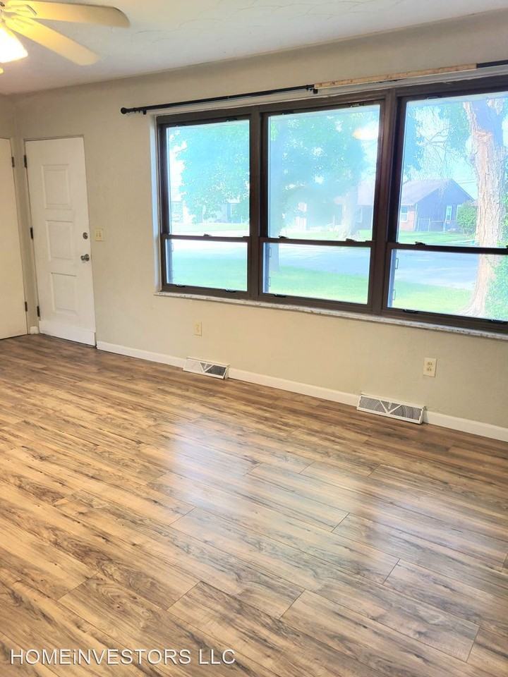 21 Eastgate Dr - Photo 2 of 17