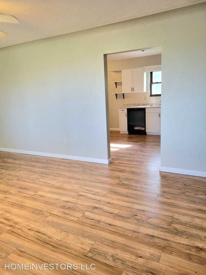 21 Eastgate Dr - Photo 3 of 17