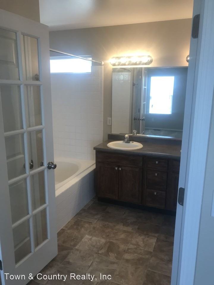 5460 Hicks Dr - Photo 3 of 12