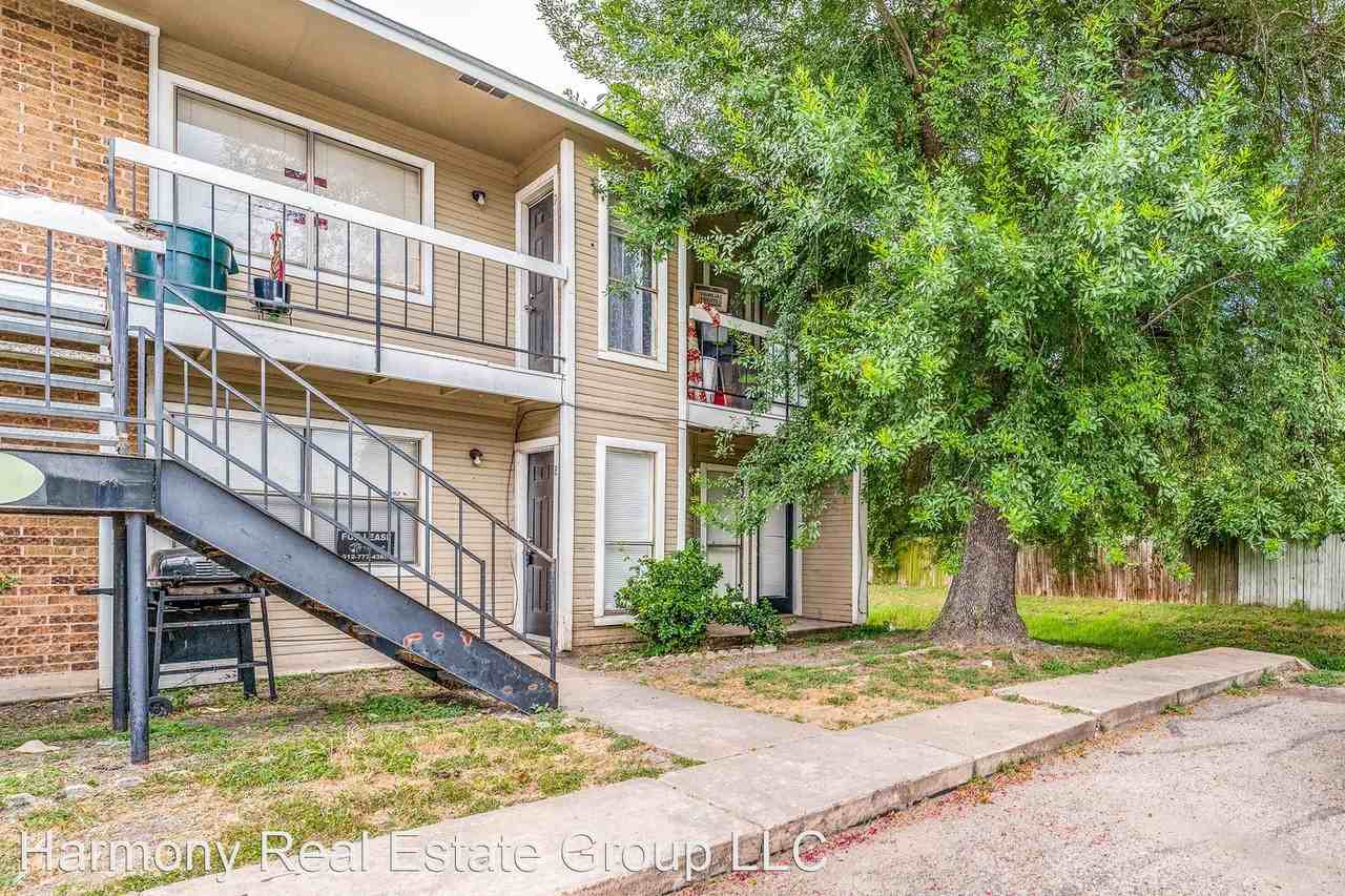 1913 West Loop - Photo 2 of 25