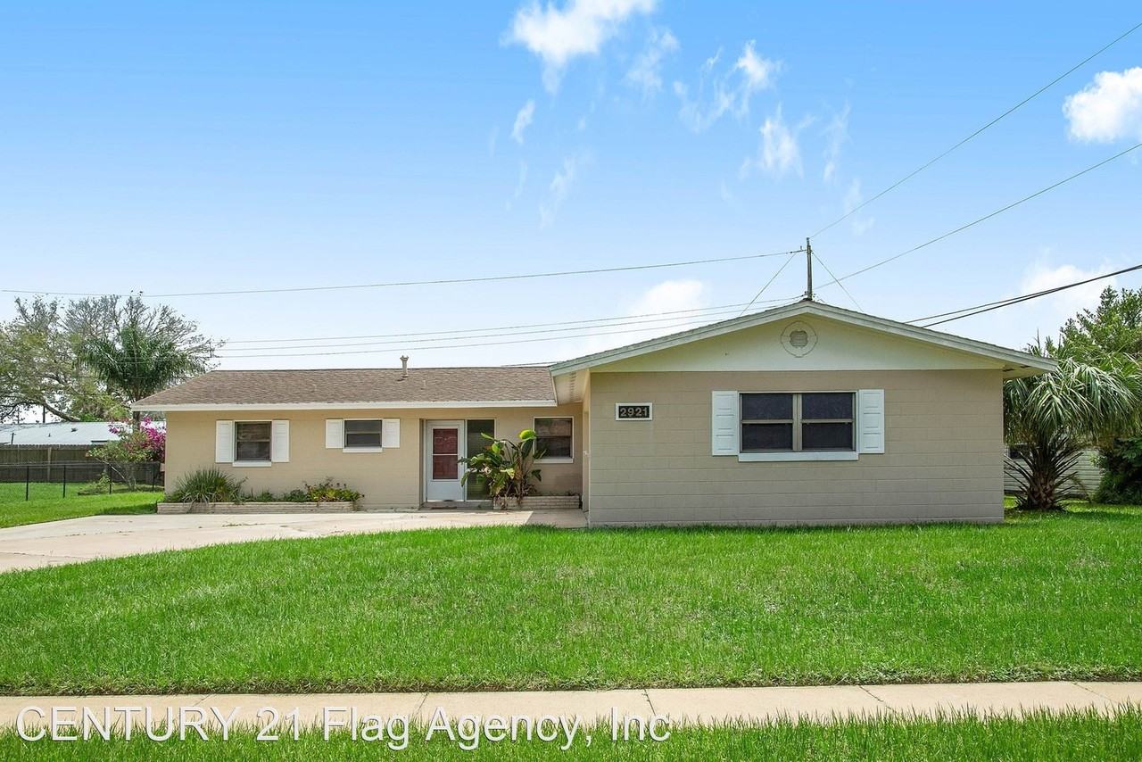 2921 Flora St - Photo 2 of 19