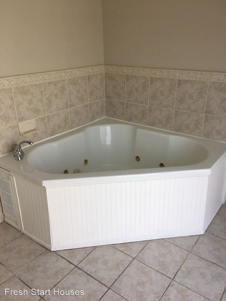 210 Dutton Ave - Photo 2 of 15