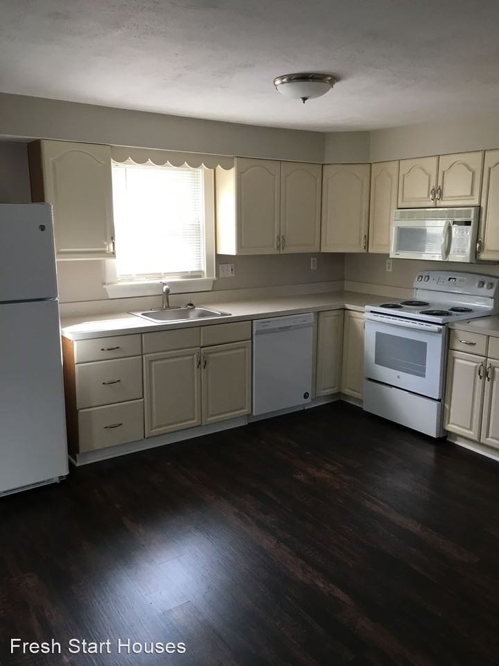 210 Dutton Ave - Photo 3 of 15