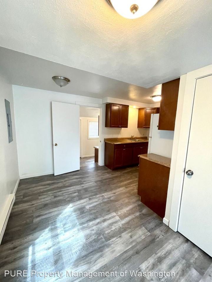 4453 48th Ave Sw - Photo 3 of 10