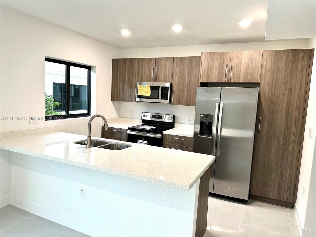 1163 Nw 2nd St #1163 - Photo 3 of 8