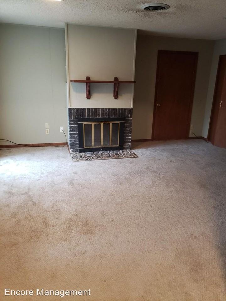 4701 S Vine Ave - Photo 2 of 13